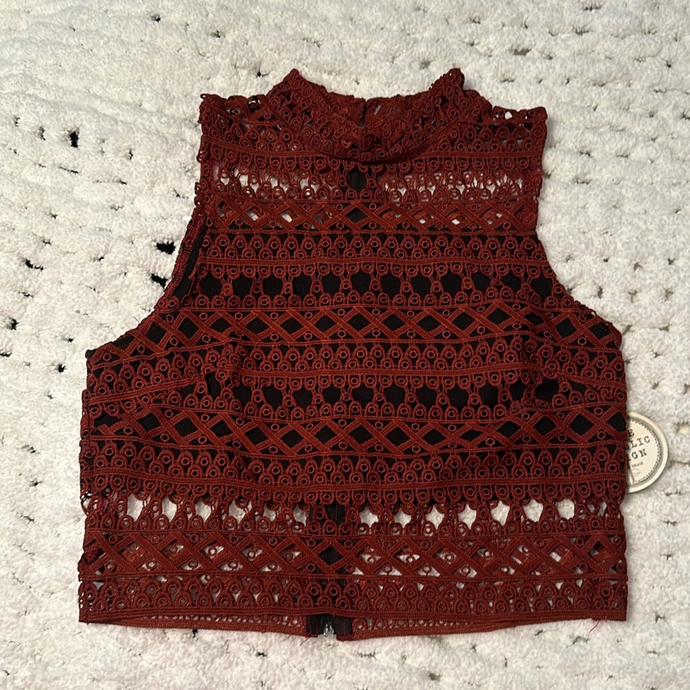 Crop lace top